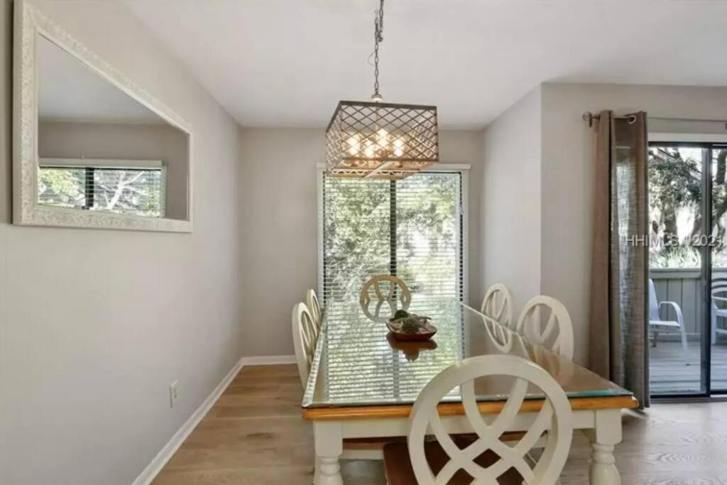 ヒルトンヘッドアイランド New Pics! Harbour Town 3Br/3Ba - Pool Access - Book Nowヴィラ エクステリア 写真